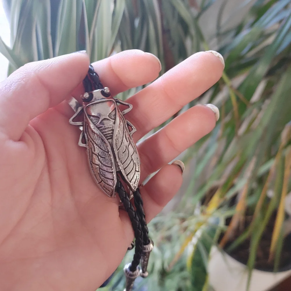 Fun and Groovy Cicada Bolo Tie - Picture 3 of 5
